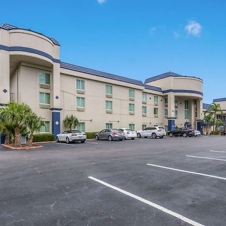 Clarion Inn & Suites Central Clearwater Beach Екстер'єр фото