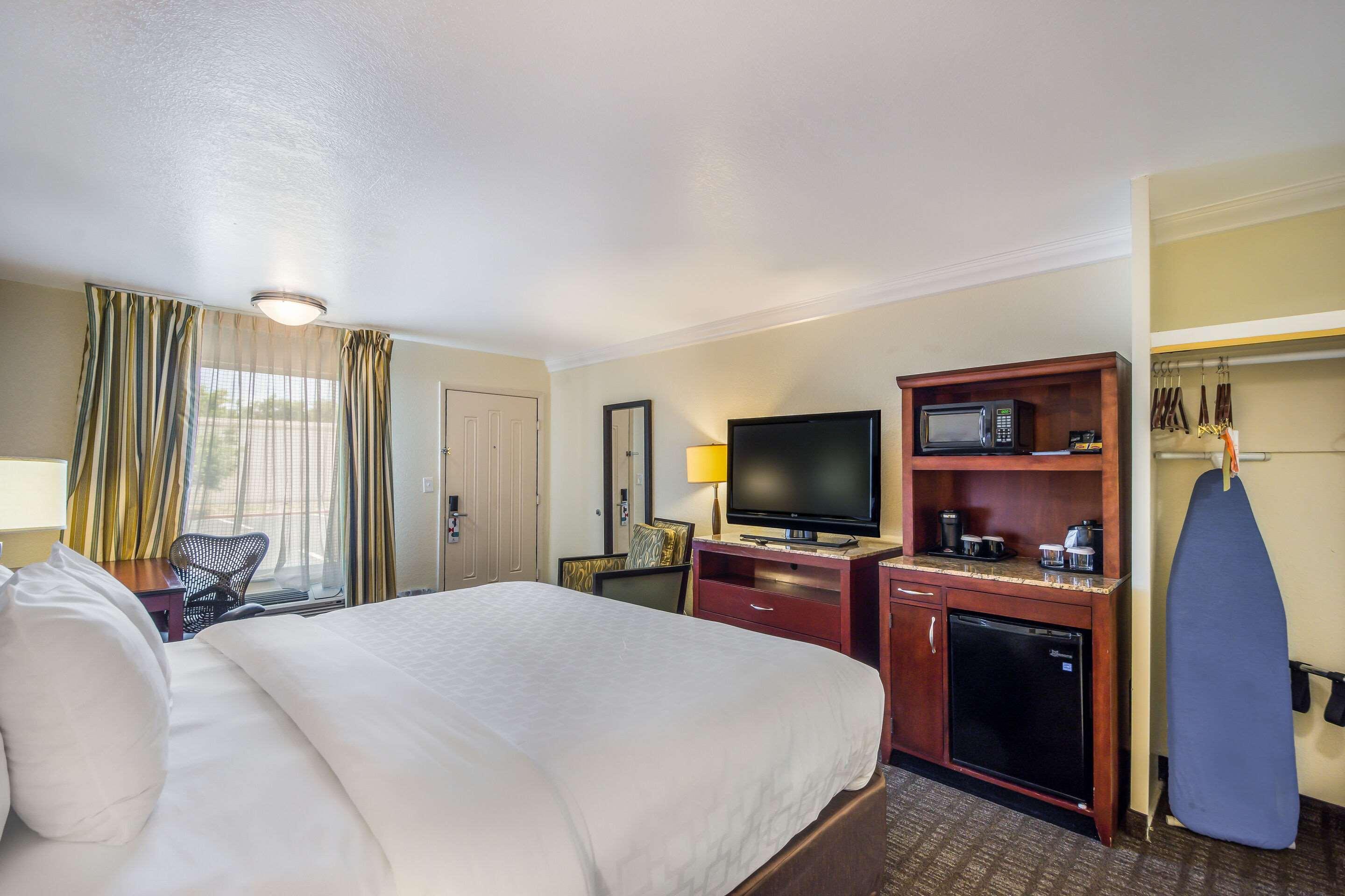 Clarion Inn & Suites Central Clearwater Beach Екстер'єр фото