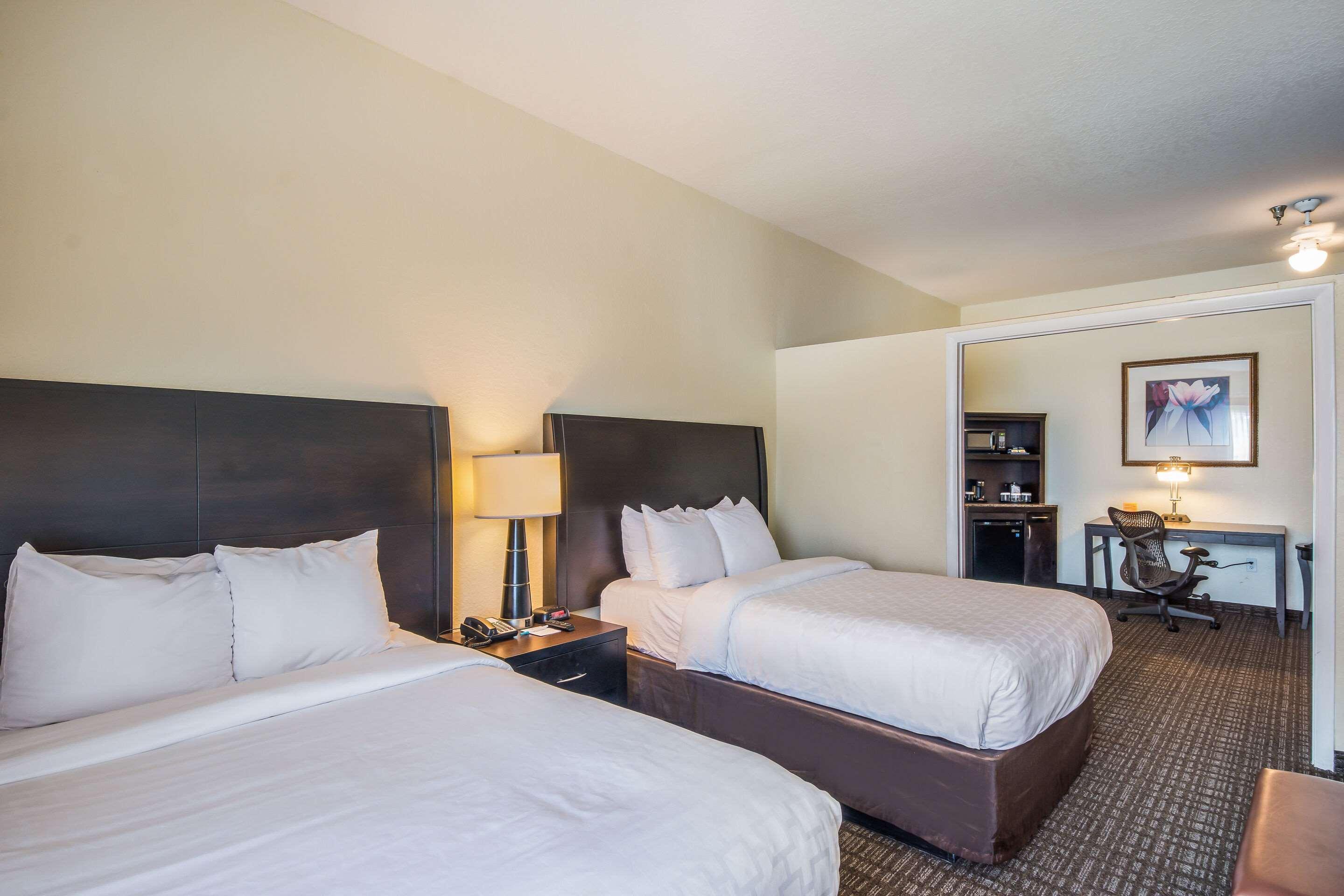 Clarion Inn & Suites Central Clearwater Beach Екстер'єр фото