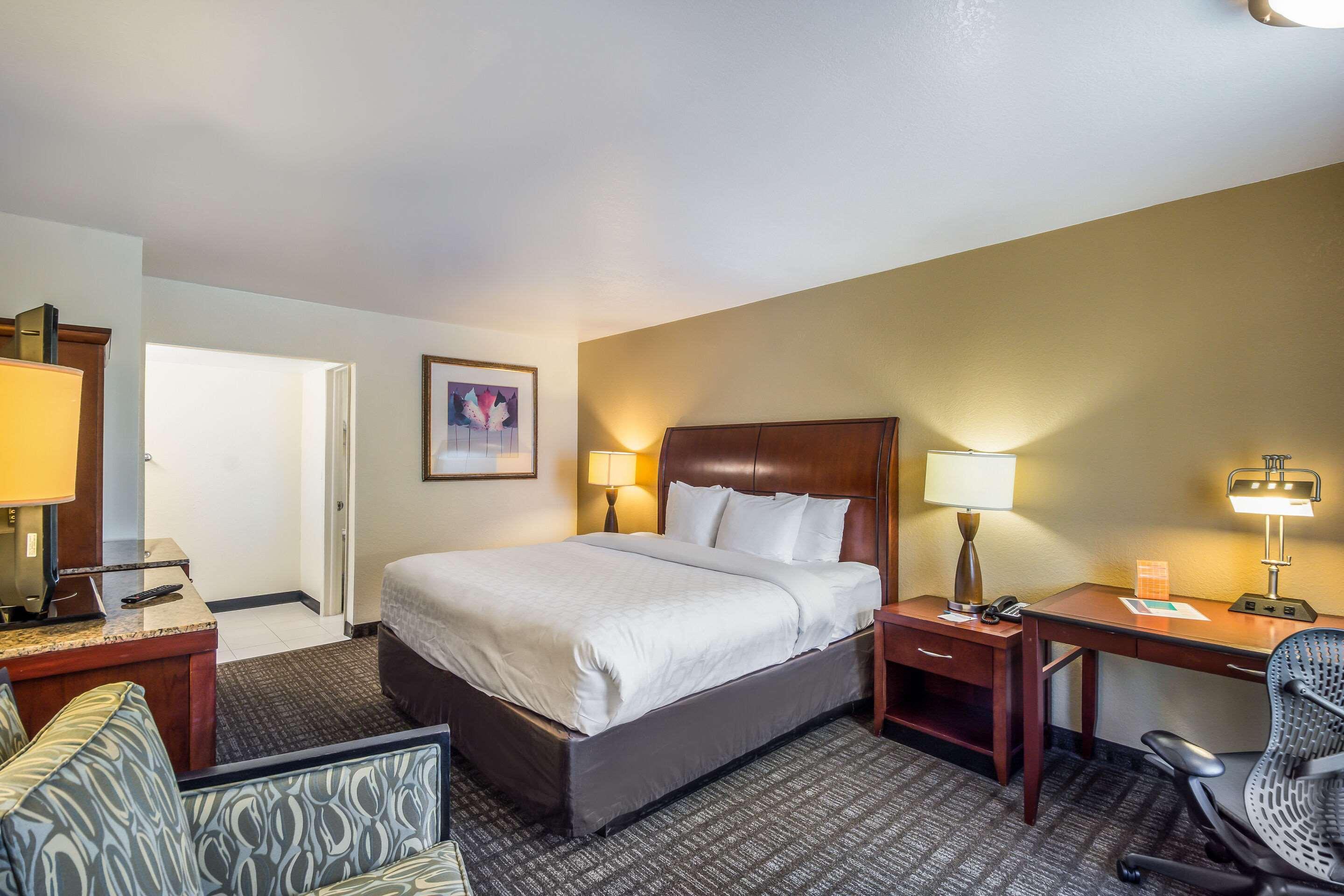 Clarion Inn & Suites Central Clearwater Beach Екстер'єр фото