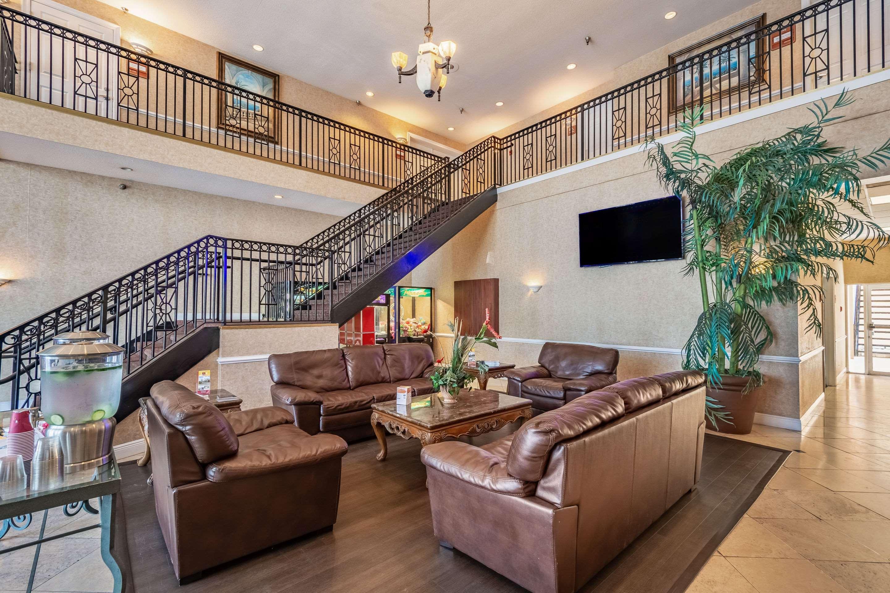 Clarion Inn & Suites Central Clearwater Beach Екстер'єр фото