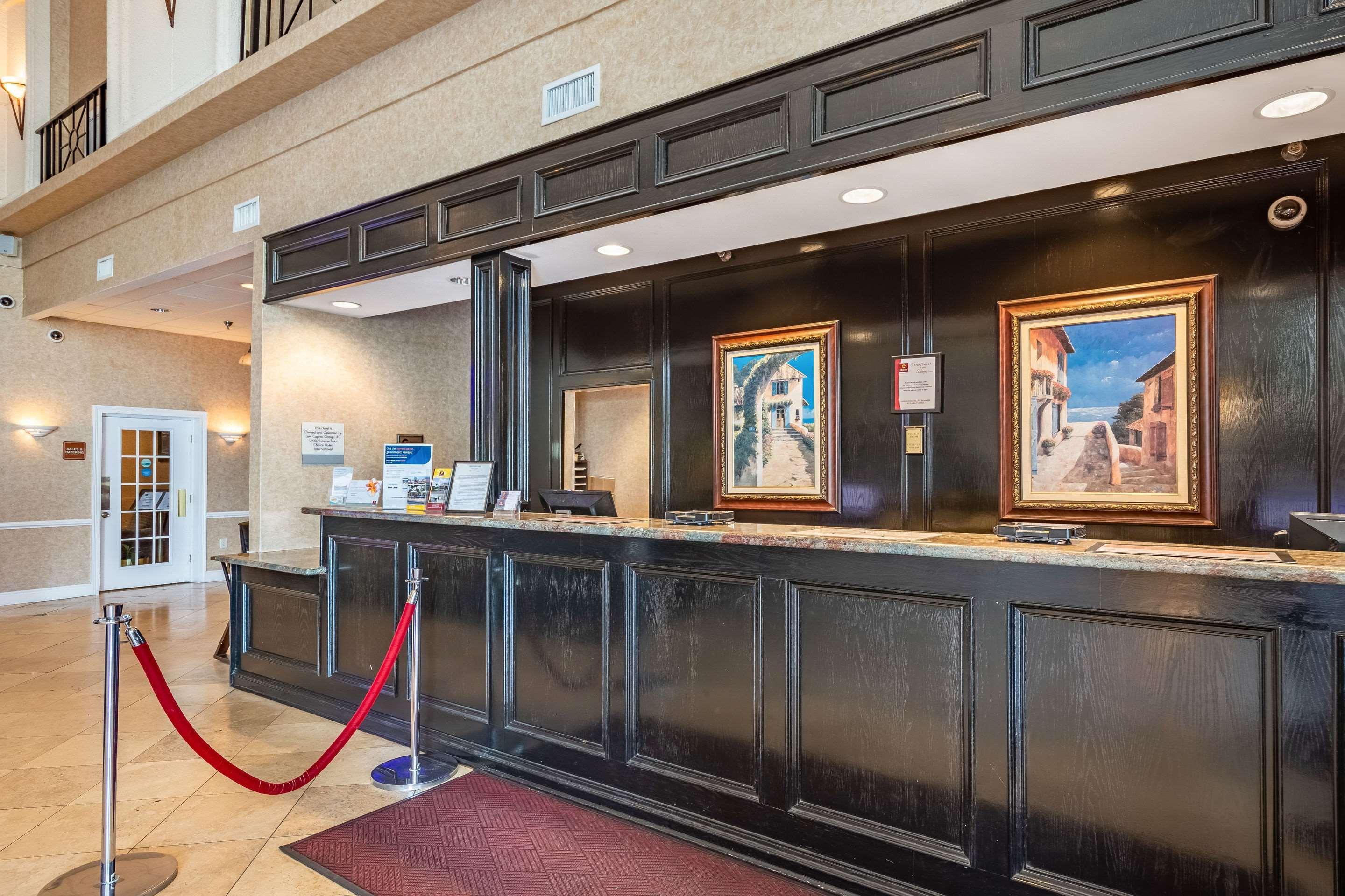 Clarion Inn & Suites Central Clearwater Beach Екстер'єр фото