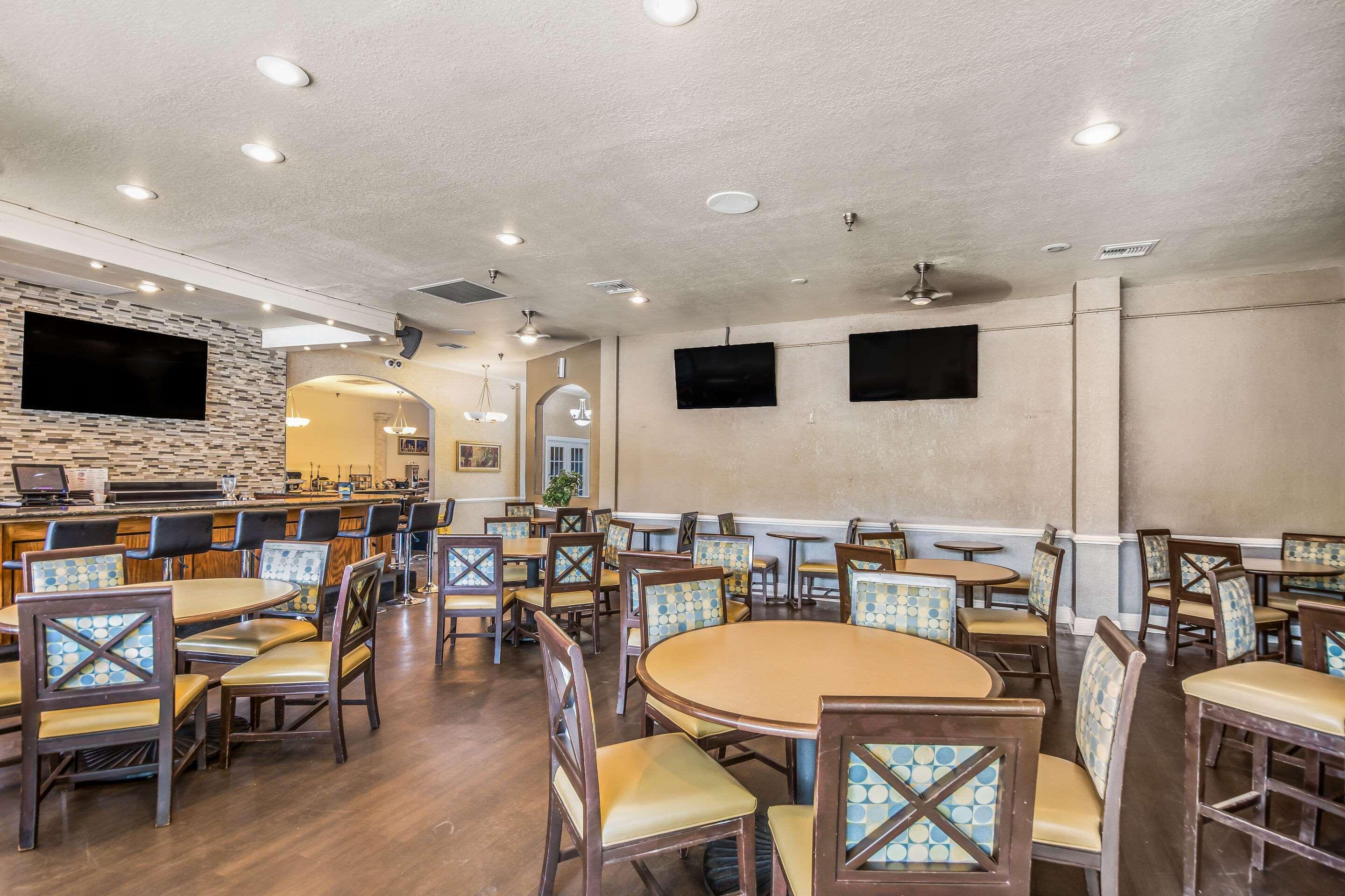 Clarion Inn & Suites Central Clearwater Beach Екстер'єр фото