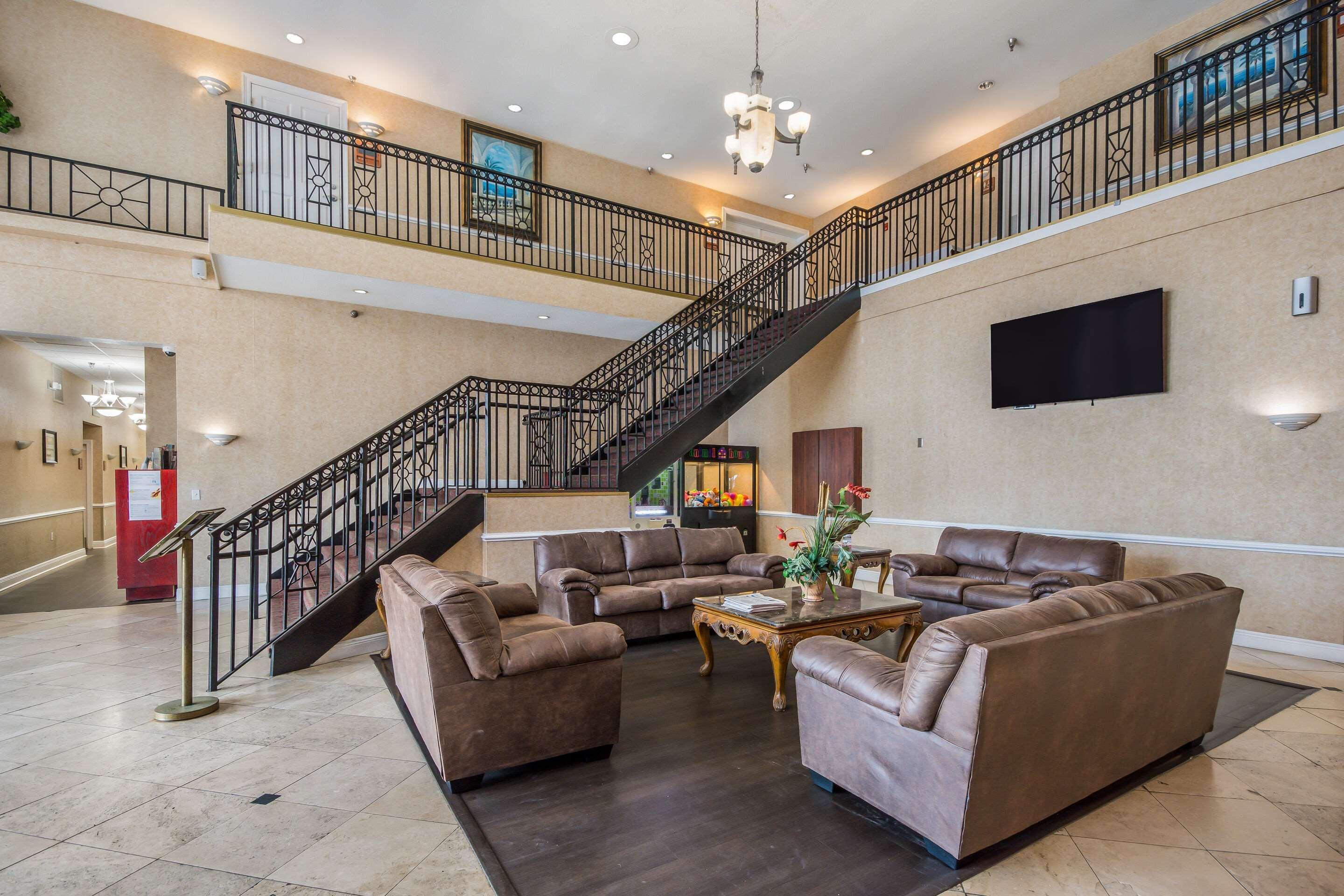 Clarion Inn & Suites Central Clearwater Beach Екстер'єр фото