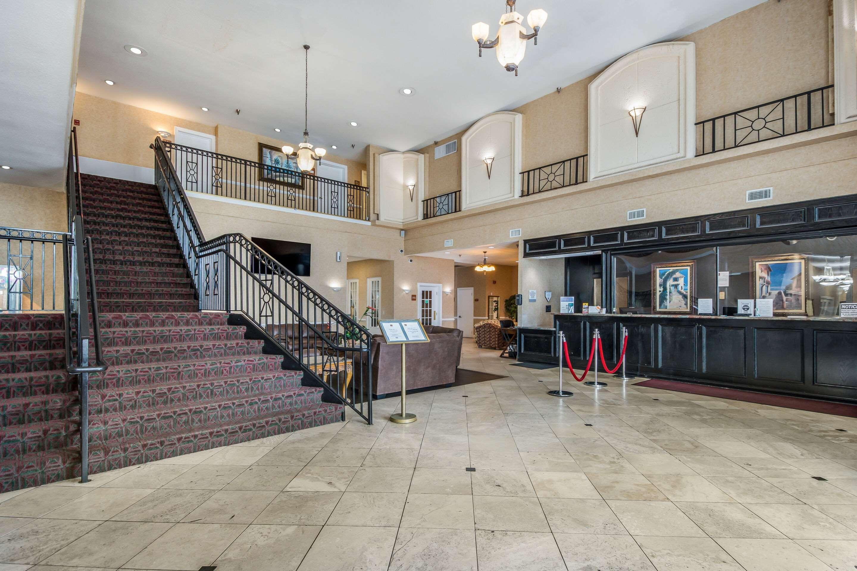 Clarion Inn & Suites Central Clearwater Beach Екстер'єр фото