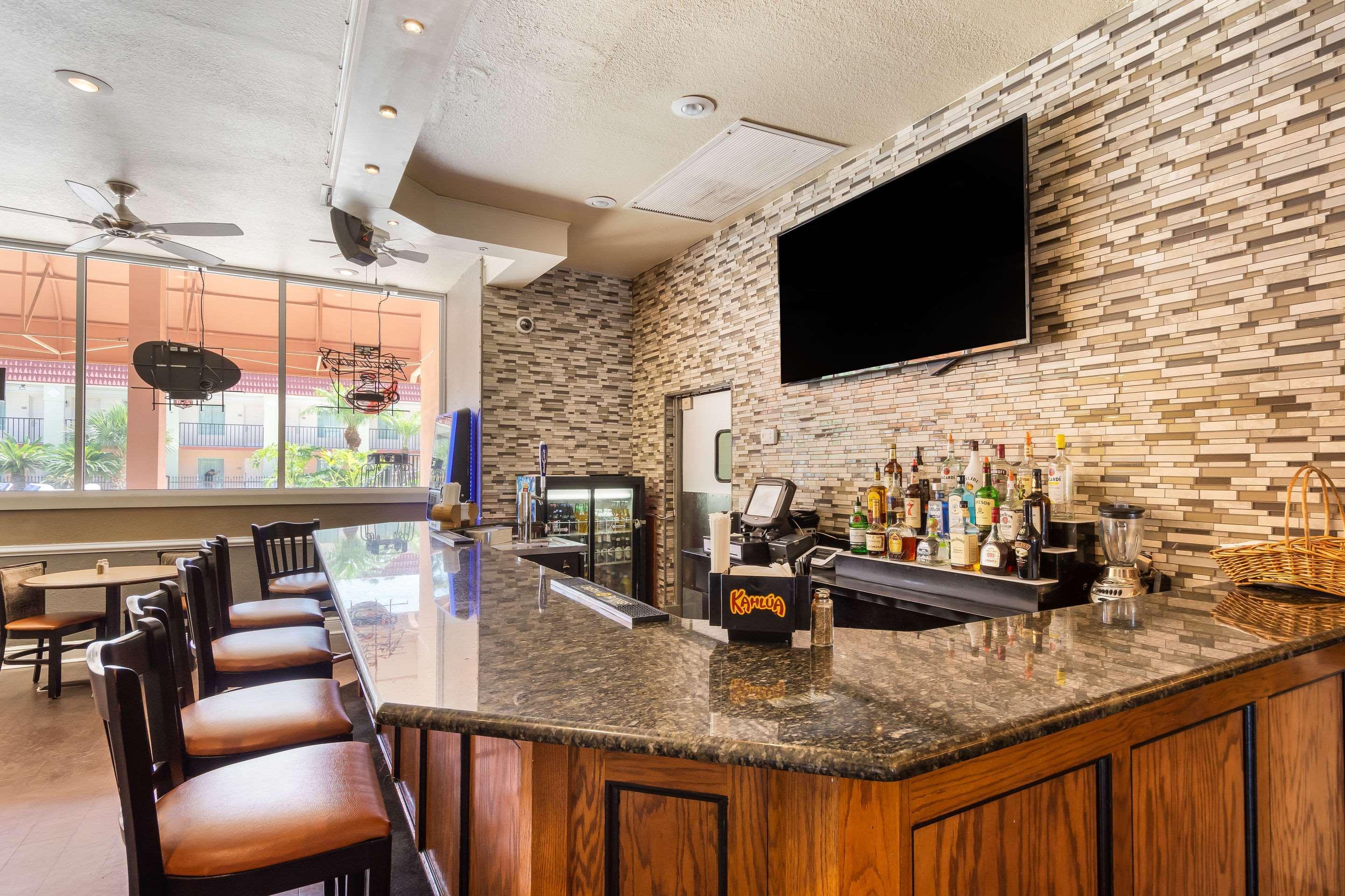 Clarion Inn & Suites Central Clearwater Beach Екстер'єр фото