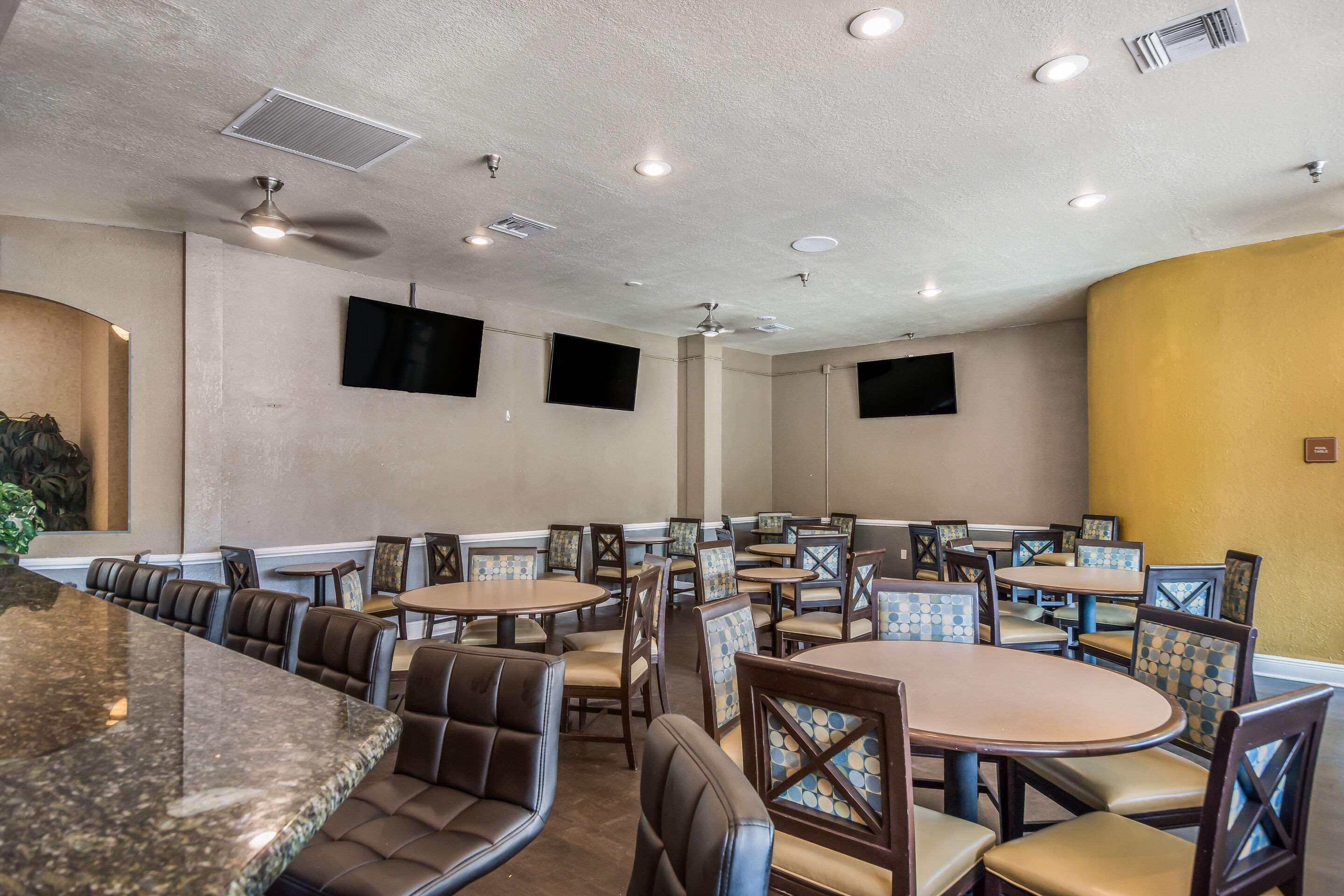 Clarion Inn & Suites Central Clearwater Beach Екстер'єр фото