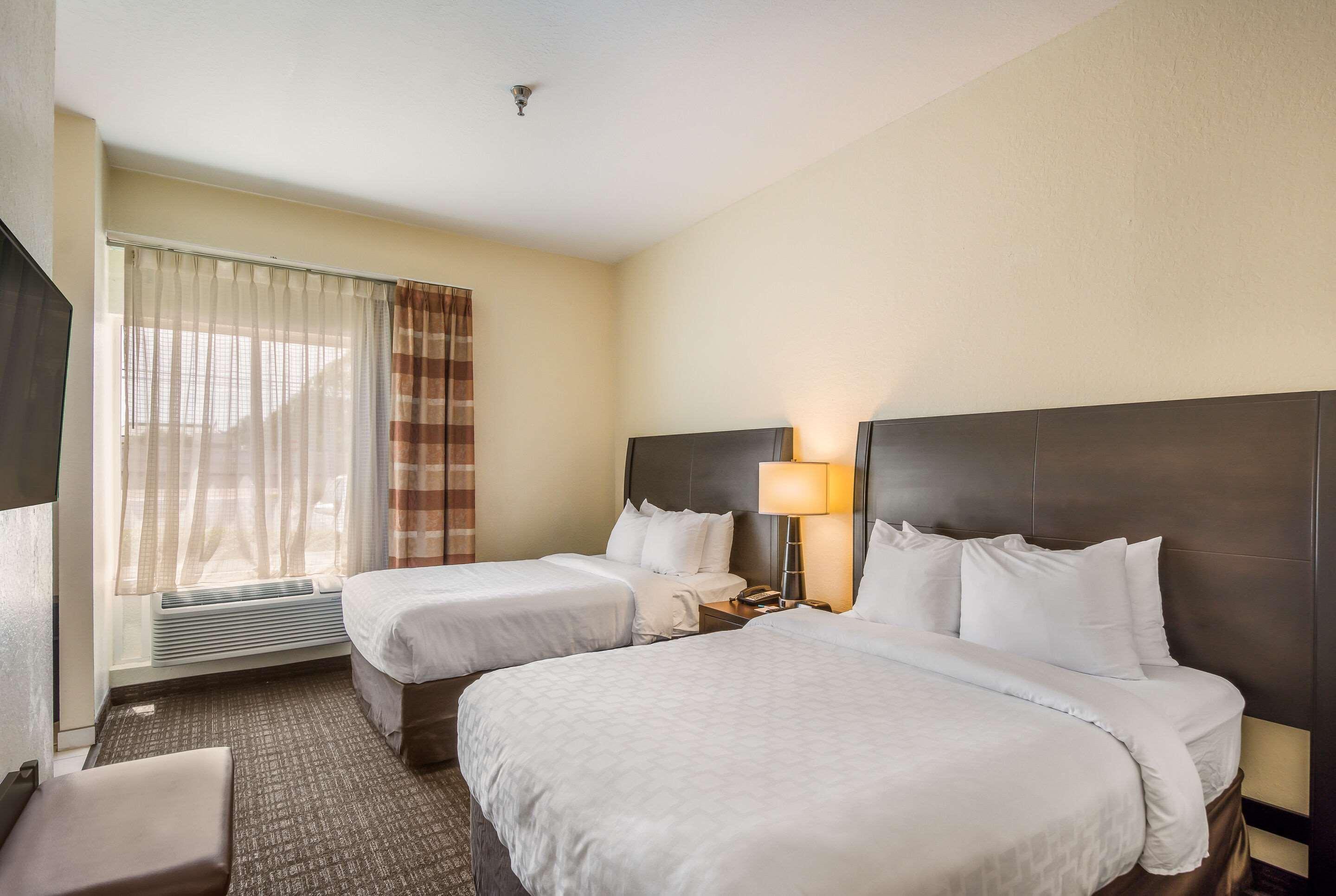 Clarion Inn & Suites Central Clearwater Beach Екстер'єр фото