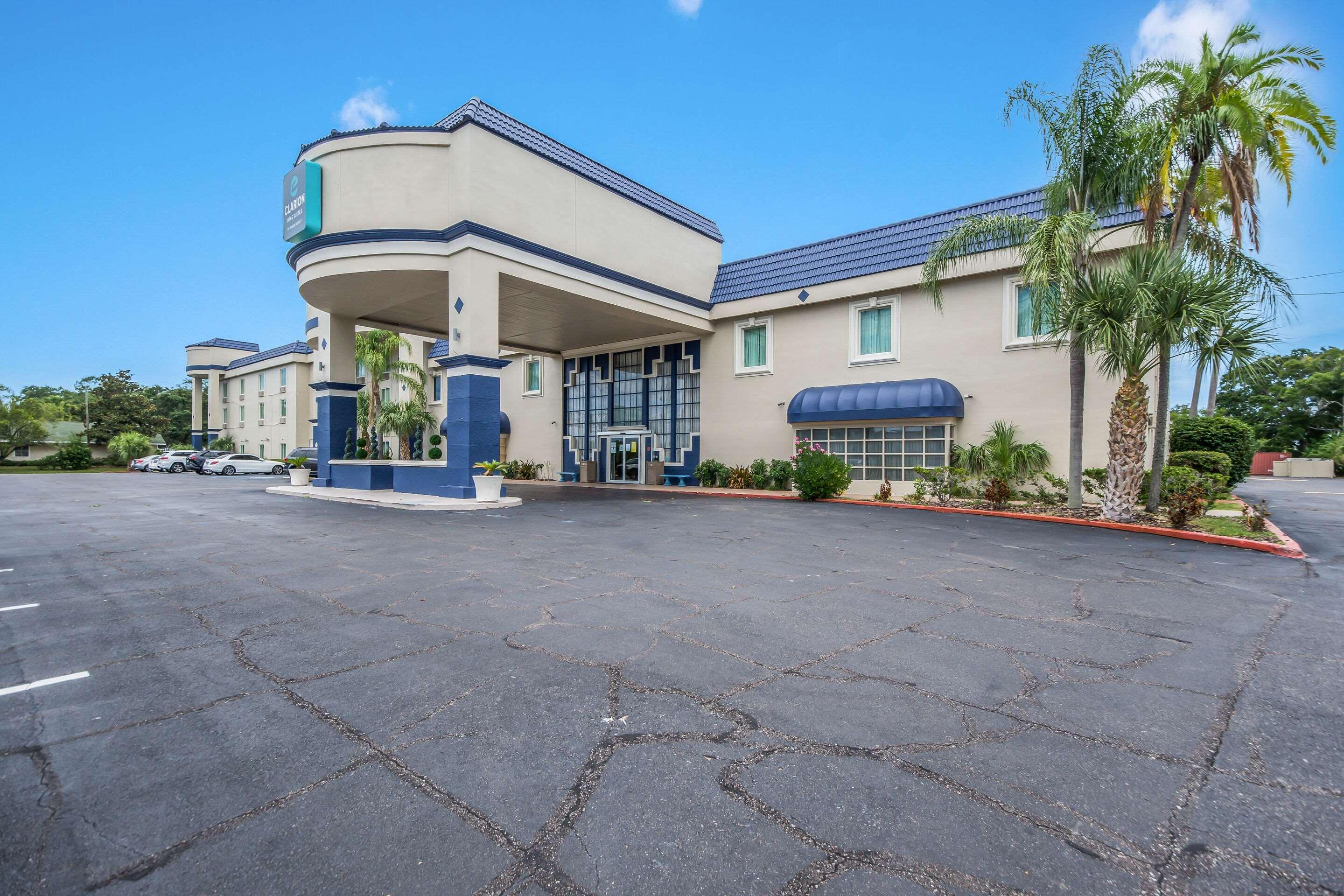Clarion Inn & Suites Central Clearwater Beach Екстер'єр фото