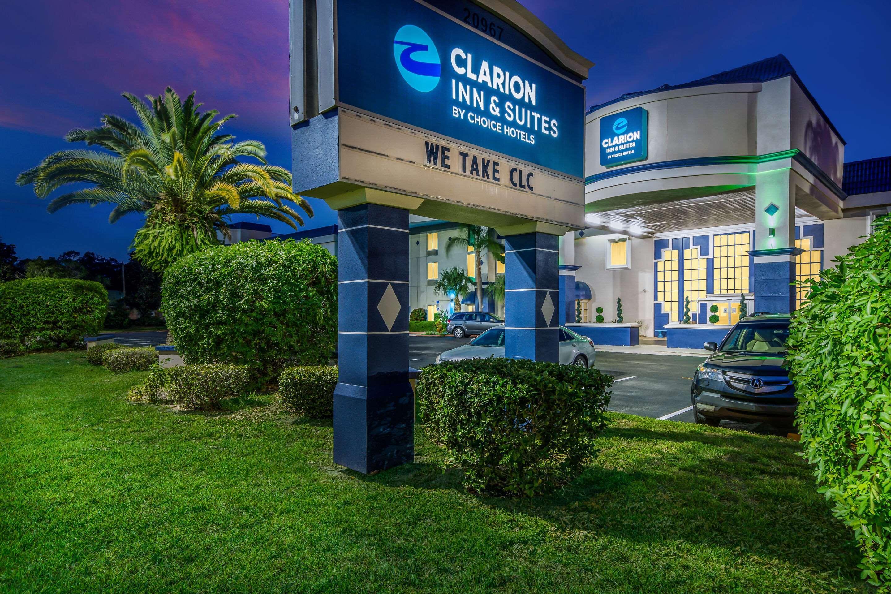 Clarion Inn & Suites Central Clearwater Beach Екстер'єр фото