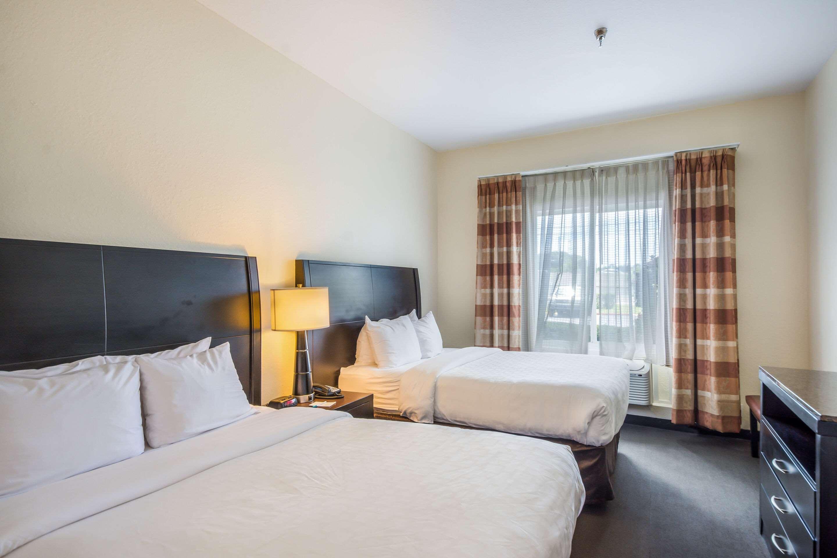Clarion Inn & Suites Central Clearwater Beach Екстер'єр фото